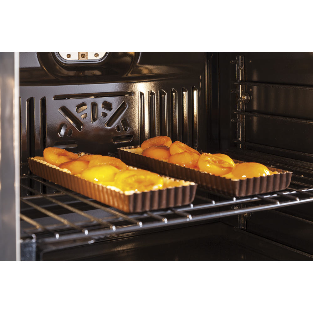 RANGE_5.0CUFT_Stainless_Steel_ZET1SHSS_MONOGRAM_interior_convection.jpg