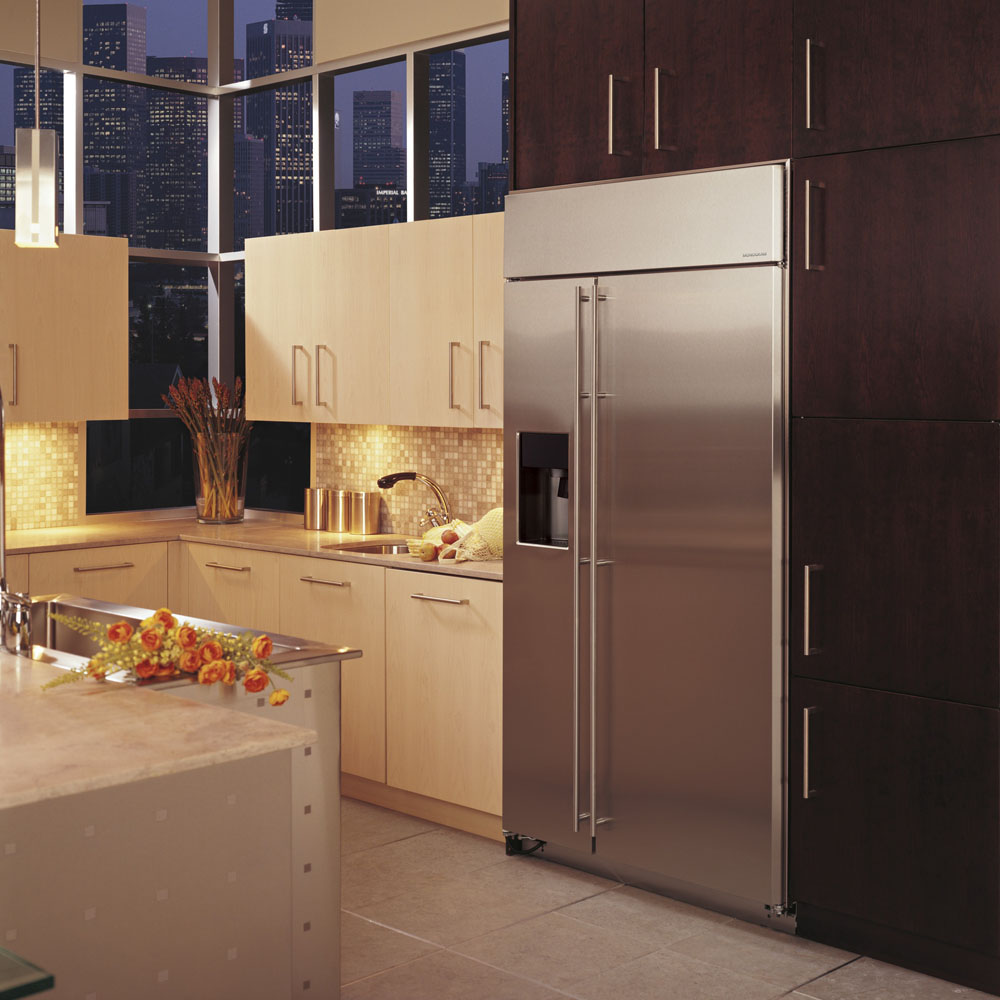 REFRIGERATOR-255CUFT-STAINLESS-STEEL-ZISS420DKSS-MONOGRAM-LIFESTYLE.jpg