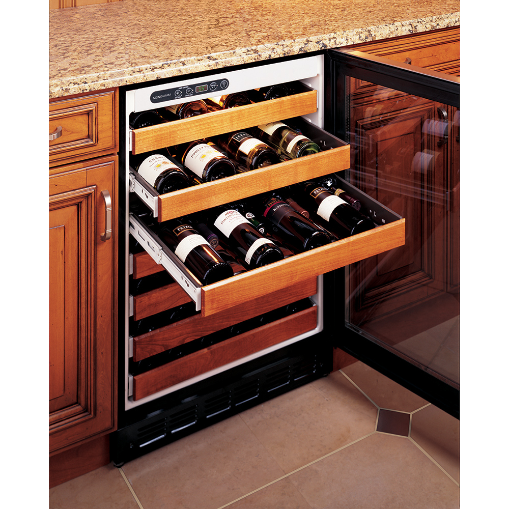 monogram_cava_155_7L_inoxidable_ZDWR240HBS_abierta_con_props.jpg